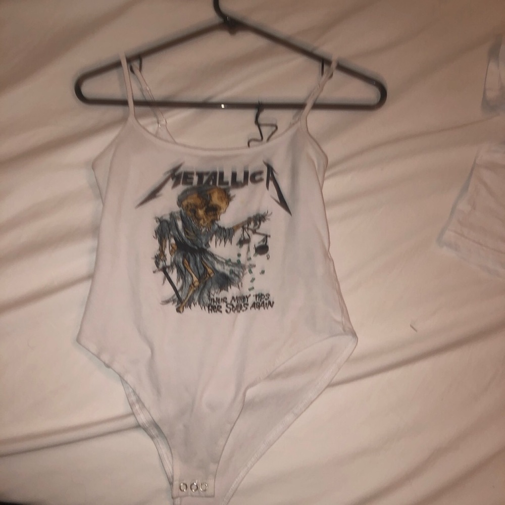 Both shirts body suit is xtra small